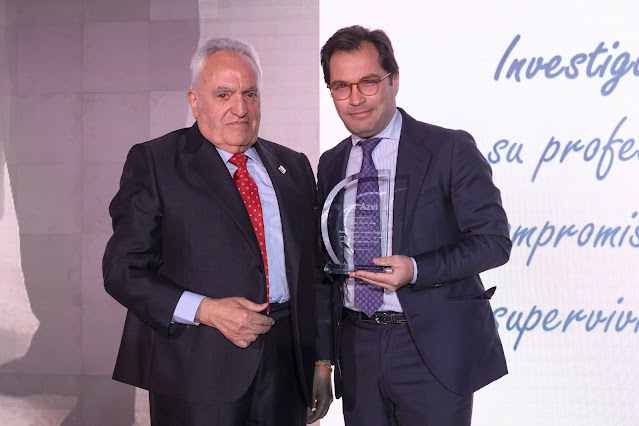 Jesús Corral recogiendo el Premio Azvi